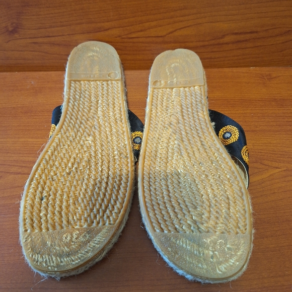 NWOT Andre Assous Leather and Jute Cloth Thong Sandals - Picture 3 of 4